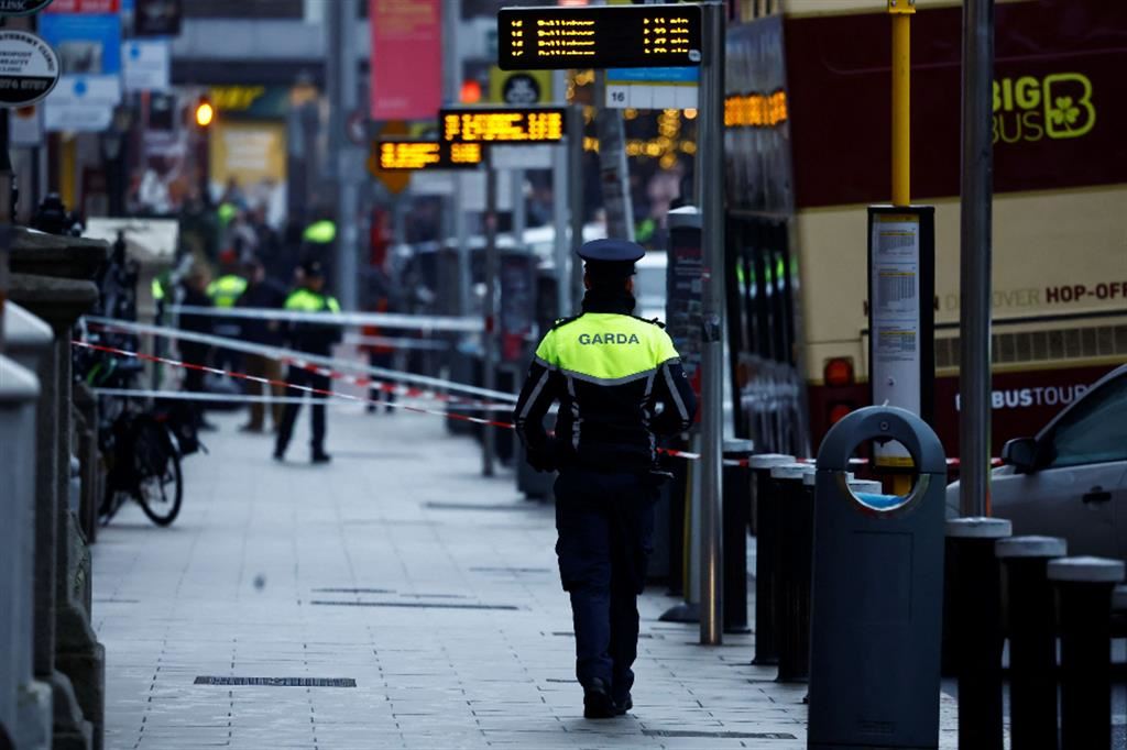 La polizia ha transennato il luogo dell'aggressione nel centro di Dublino
