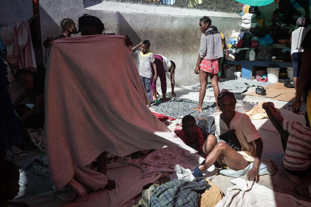 Un gruppo di sfollati ad Haiti
