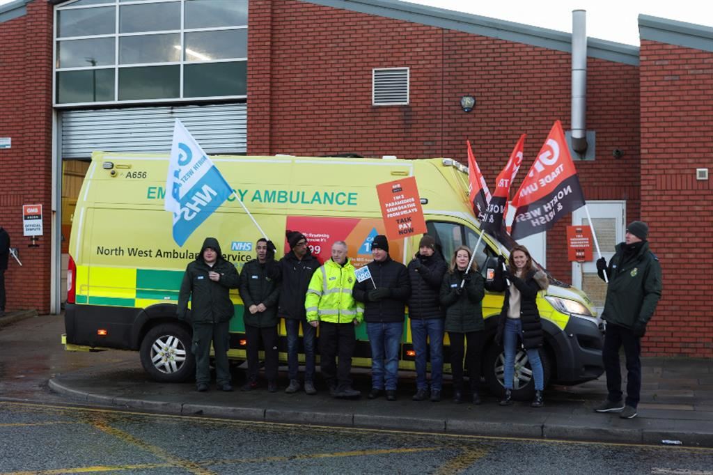 Paramedici inglesi in sciopero