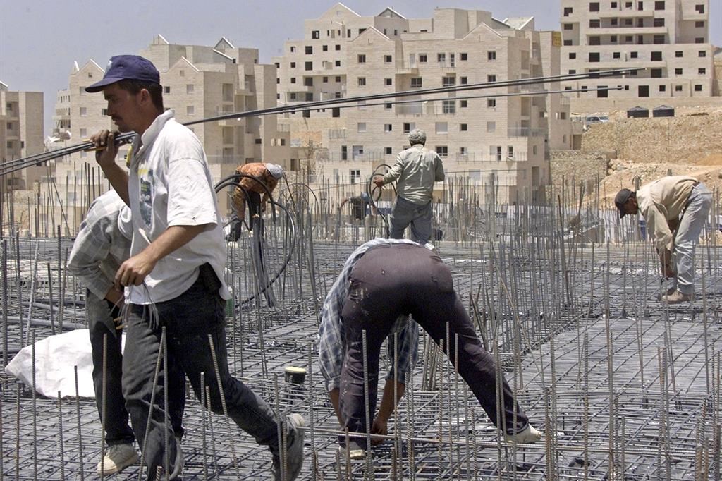 Lavoratori palestinesi in un insediamento in Cisgiordania