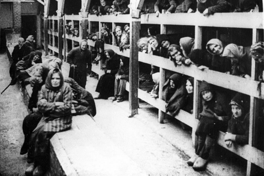 Una baracca femminile del campo di concentramento di Auschwitz Birkenau
