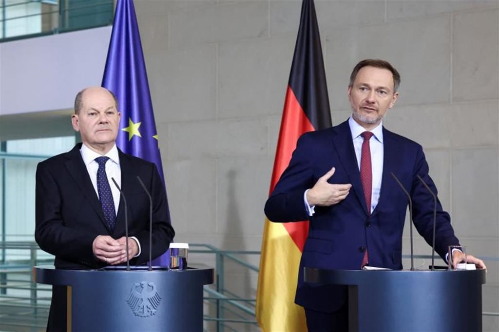 Il ministro delle Finanze della Germania, Christian Lindner (a destra), con il cancelliere tedesco Olaf Scholz