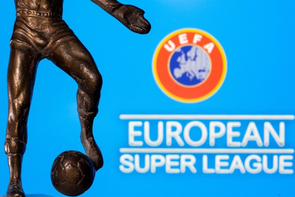 La Corte Europea bacchetta Fifa e Uefa, la Superlega torna in gioco