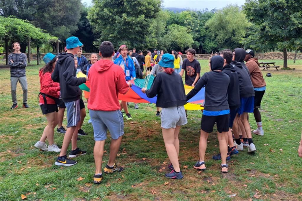 I ragazzi del gruppo di Torino, Ivrea, Vercelli e Susa impegnati nei giochi tradizionali a Serpins, Coimbra