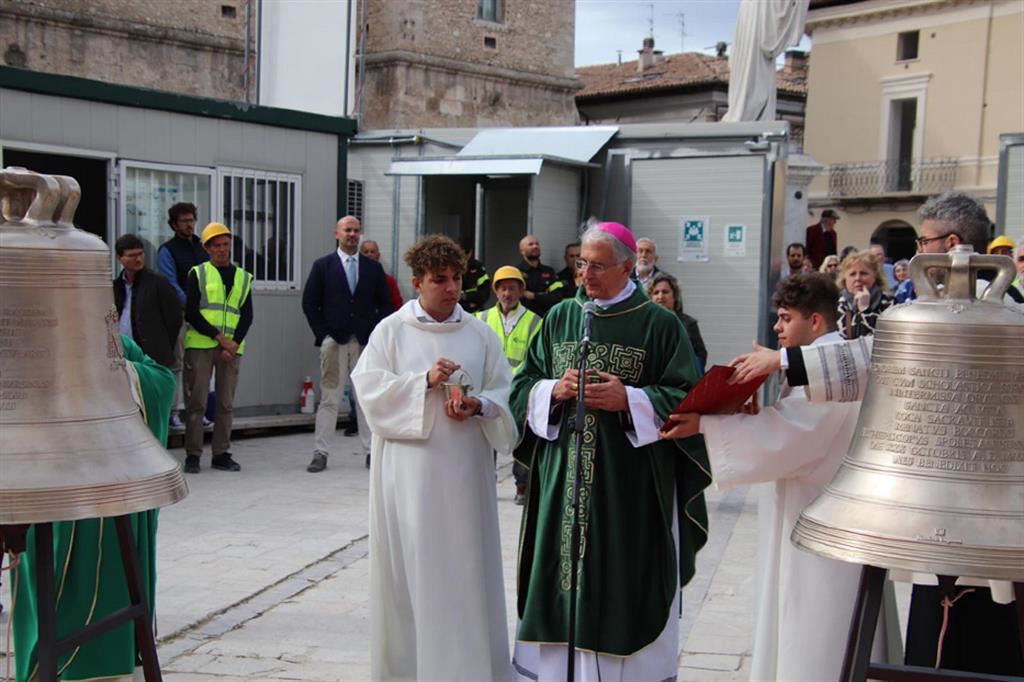 Il vescovo Boccardo benedice le nuove campane