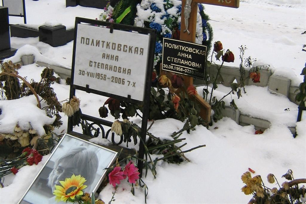 La tomba di Anna Politkovskaja nel cimitero Troekurovskij di Mosca