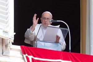 Il Papa: il rumore delle armi copre gli sforzi di pace. E loda il volontariato