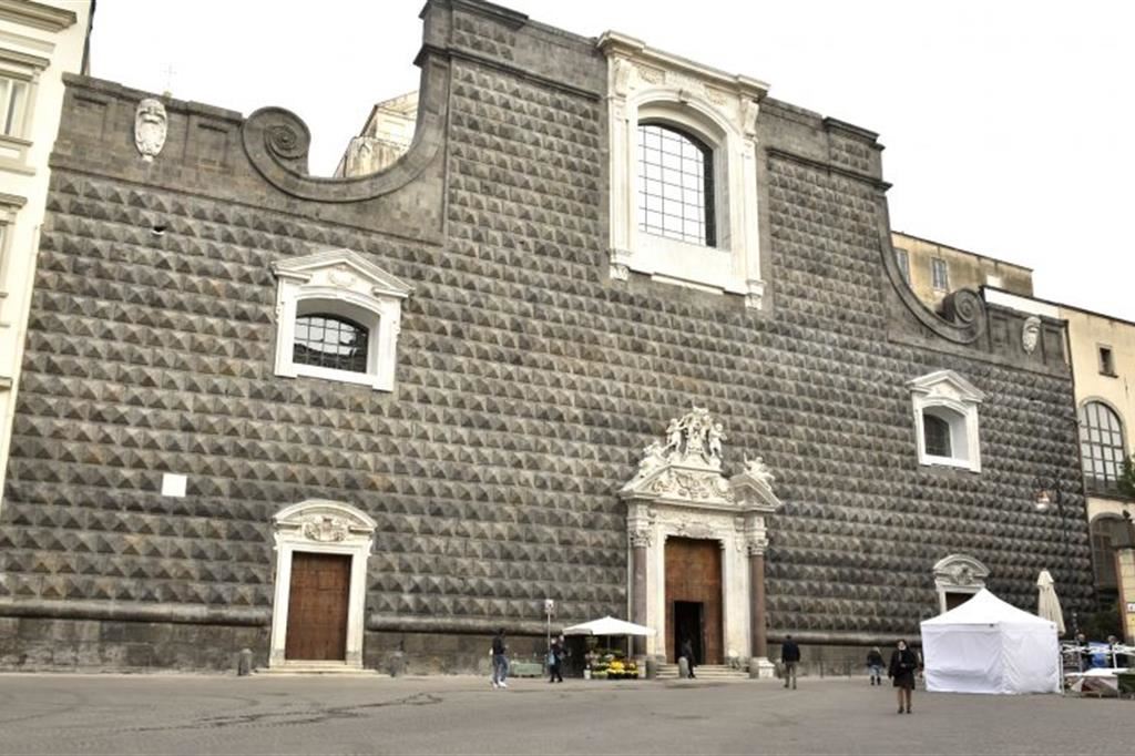 La facciata del Gesà Nuovo a Napoli