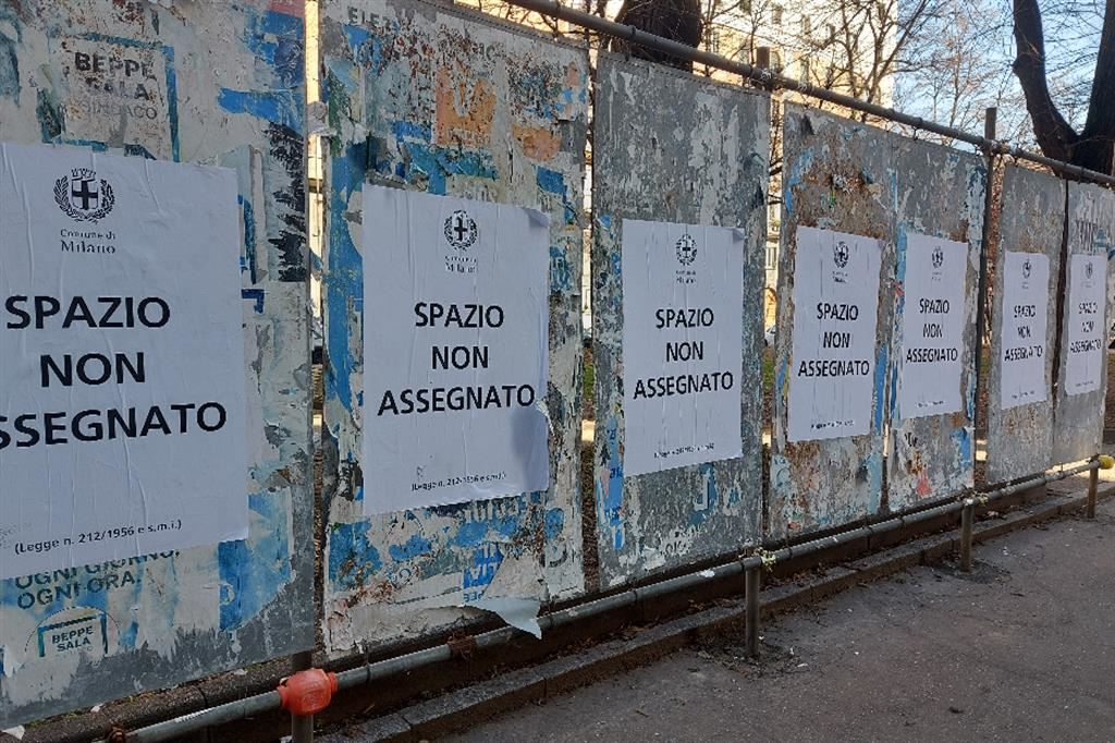 Niente più manifesti elettorali. I candidati alle elezioni regionali in Lombardia preferiscono altre modalità di comunicazione... ma il messaggio arriva? E a chi arriva?