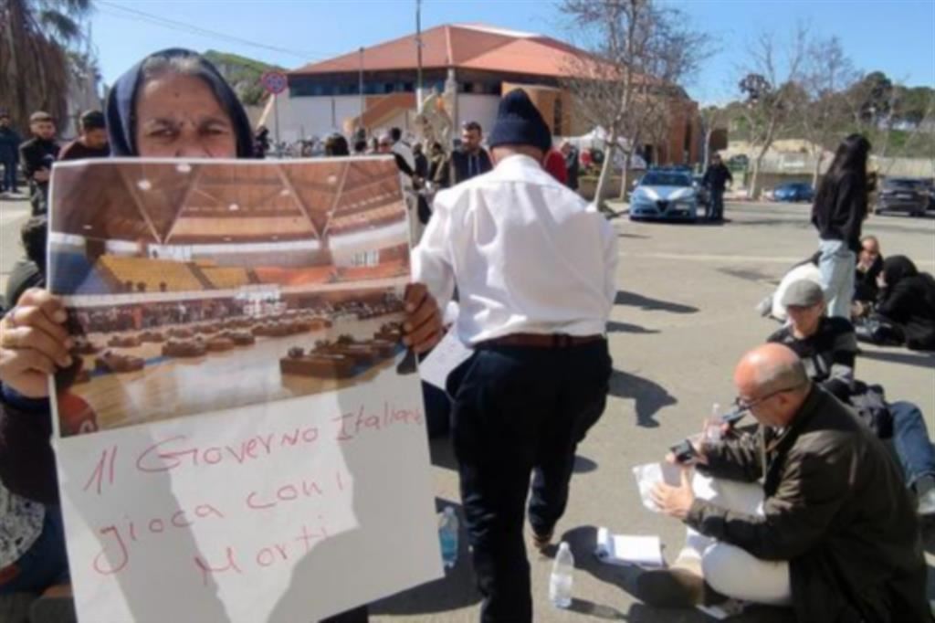 Sit-in di protesta a Crotone
