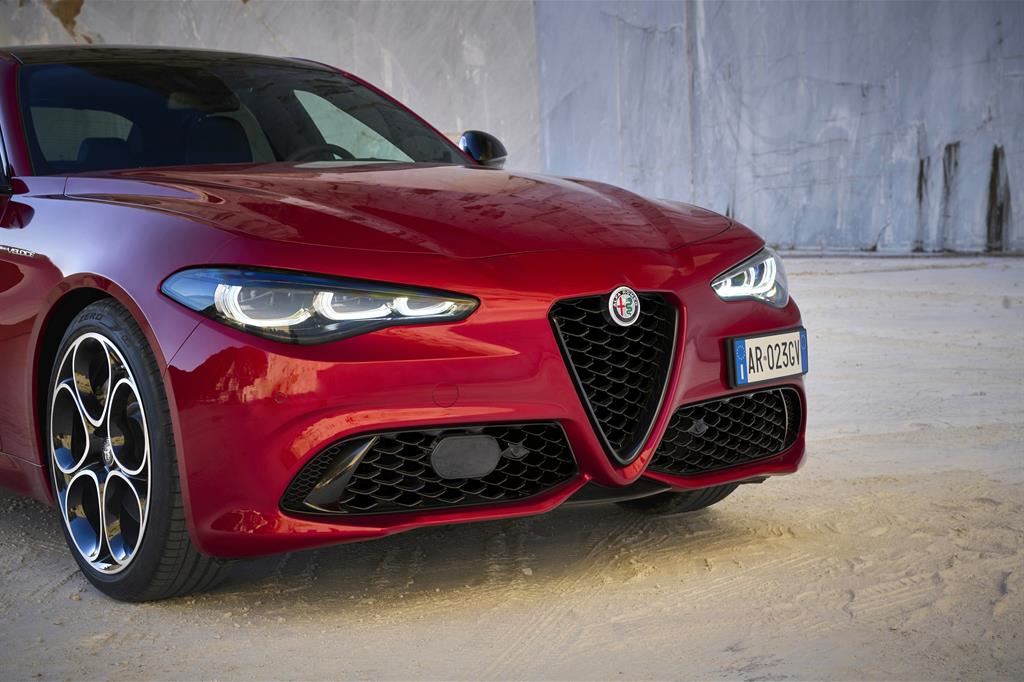 Il frontale della nuova Alfa Romeo Giulia