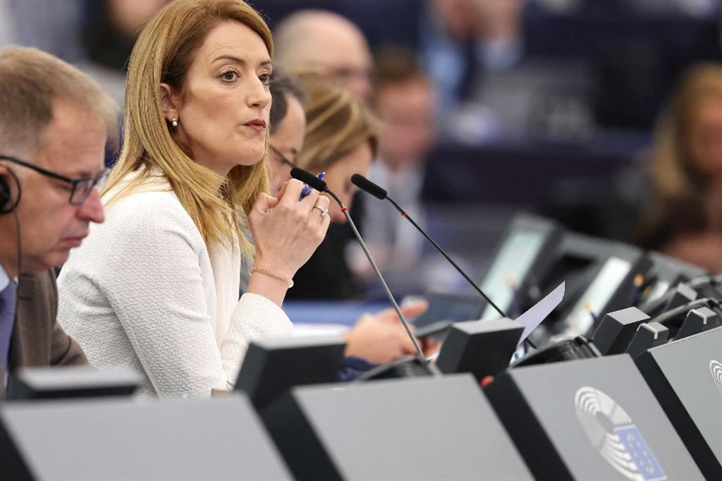 La presidente del Parlamento Europeo Roberta Metsola durante una seduta dell'assemblea