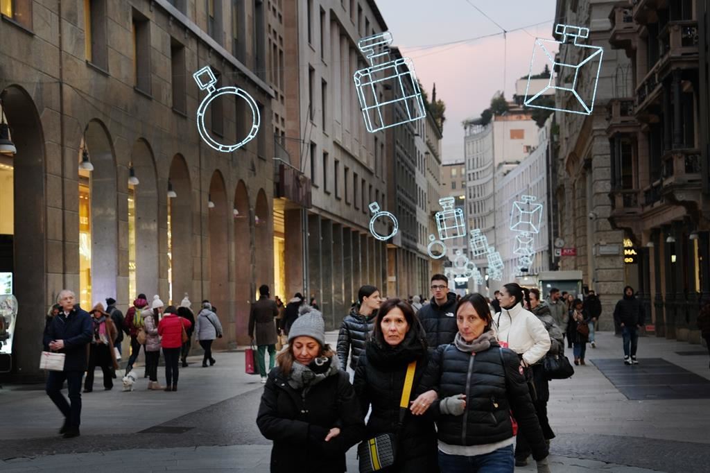 Tempo di shopping per le famiglie italiane che fronteggiano l'inflazione incrementando la propensione al risparmio