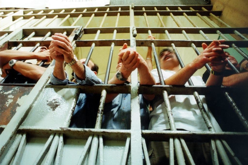 Detenuti nella Casa circondariale di San Vittore, a Milano. Una delle carceri più affollate d'Italia