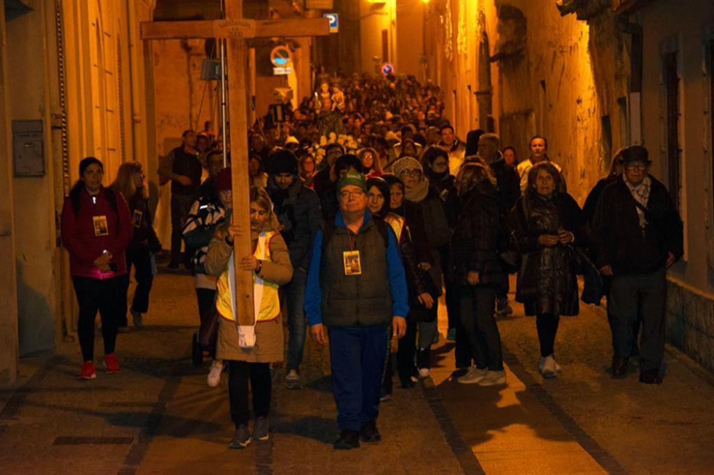 Il popolo della Madonna di Bonaria pellegrino nella notte, per la pace