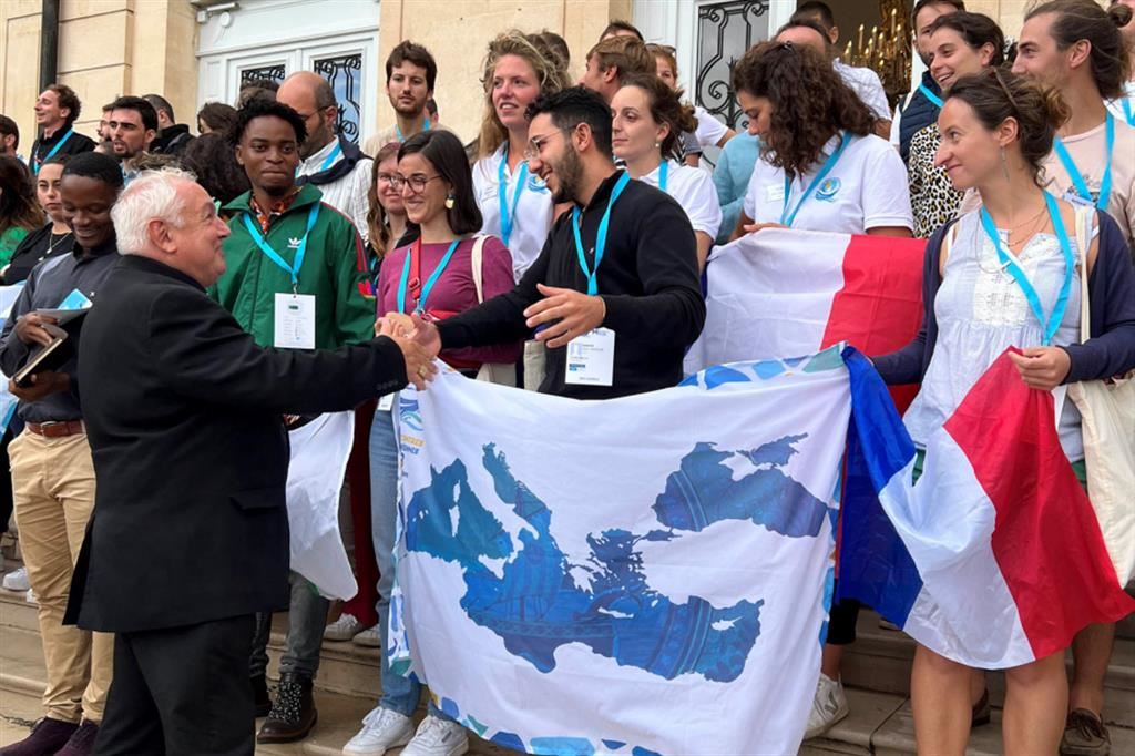 I giovani degli "Incontri del Mediterraneo" a Marsiglia con il cardinale Jean-Marc Aveline