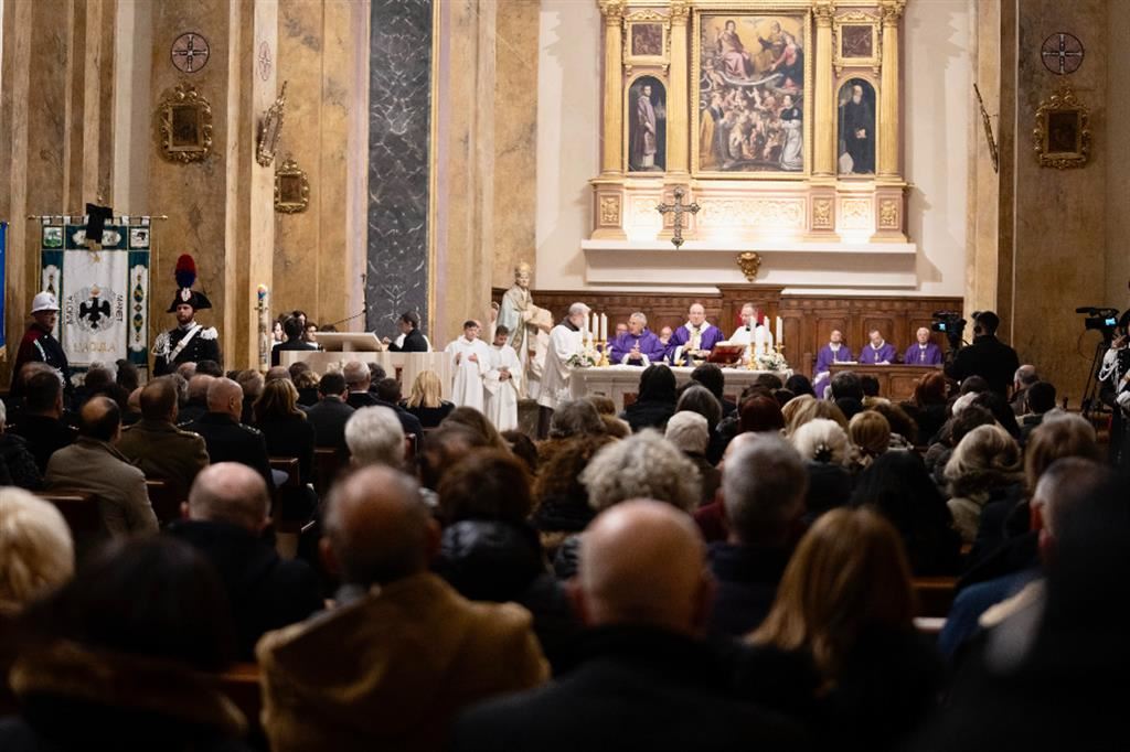 La Messa celebrata all’Aquila il 5 aprile scorso in ricordo delle vittime del sisma del 2009