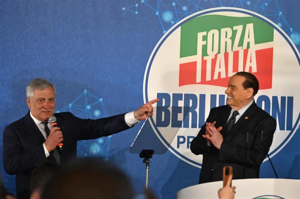 Silvio Berlusconi con Antonio Tajani a Napoli lo scorso anno