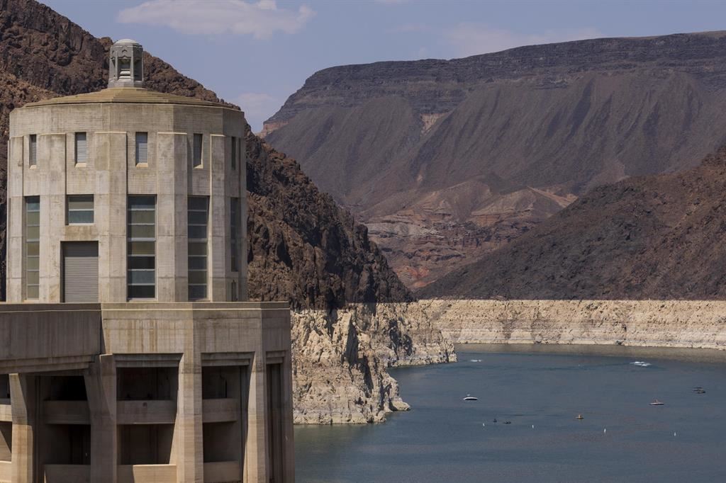 La grande diga di Hoover tra il Nevada e l'Arizona sul fiume Colorado