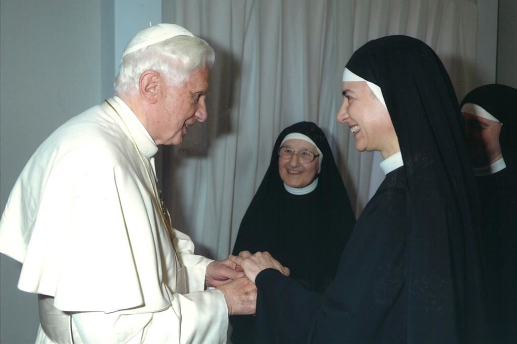 Benedetto XVI con suor Maria Rita Piccione