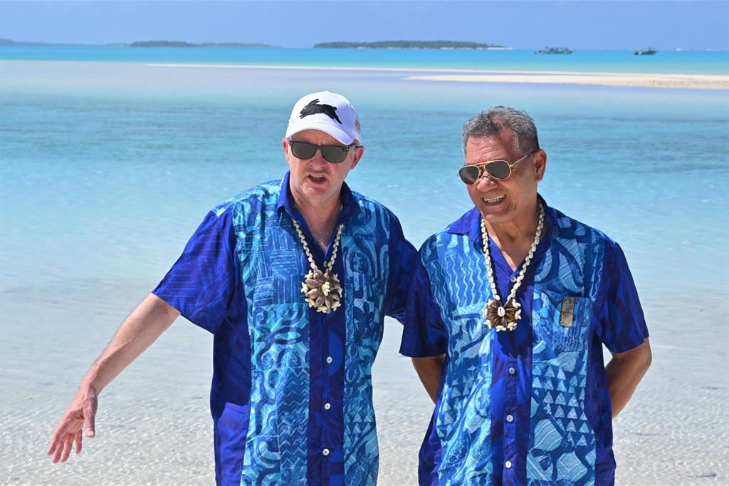 Il premier australiano Anthony Albanese e il collega di Tuvalu Kausea Natano