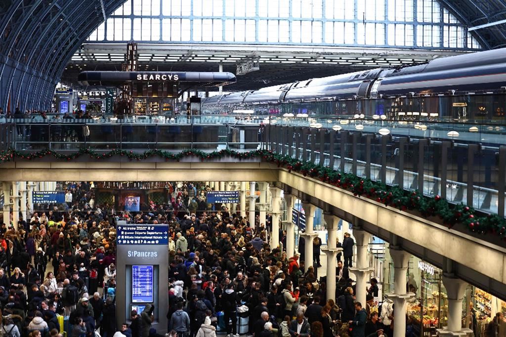 Il caos alla St Pancras station di Londra