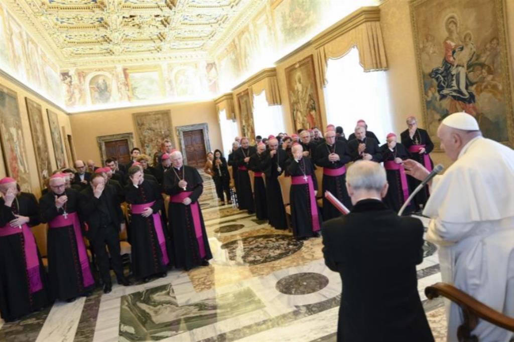 Papa Francesco in un momento dell'udienza con i vescovi della Comece