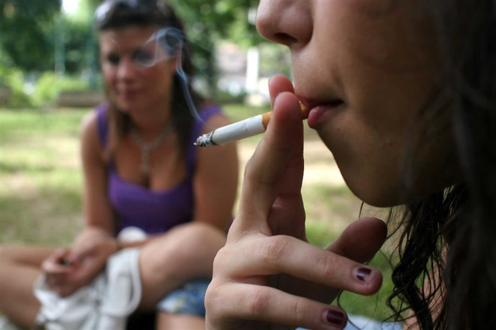 Giovani e fumo, tolleranza zero «Sigaretta prima causa di morte»