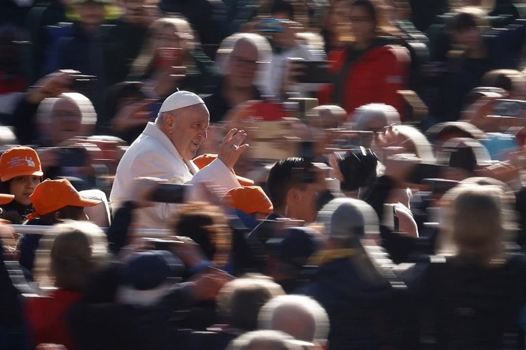 Il Papa: perseveriamo in preghiera e vicinanza per la martoriata Ucraina
