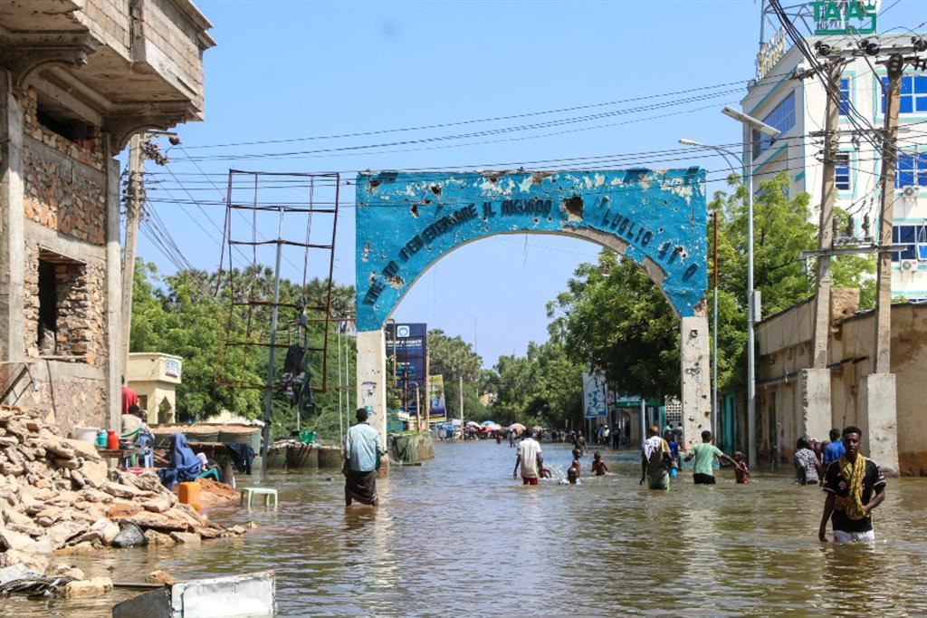 Nella popolosa città somala di Beledweyne il fiume Shabelle ha rotto gli argini