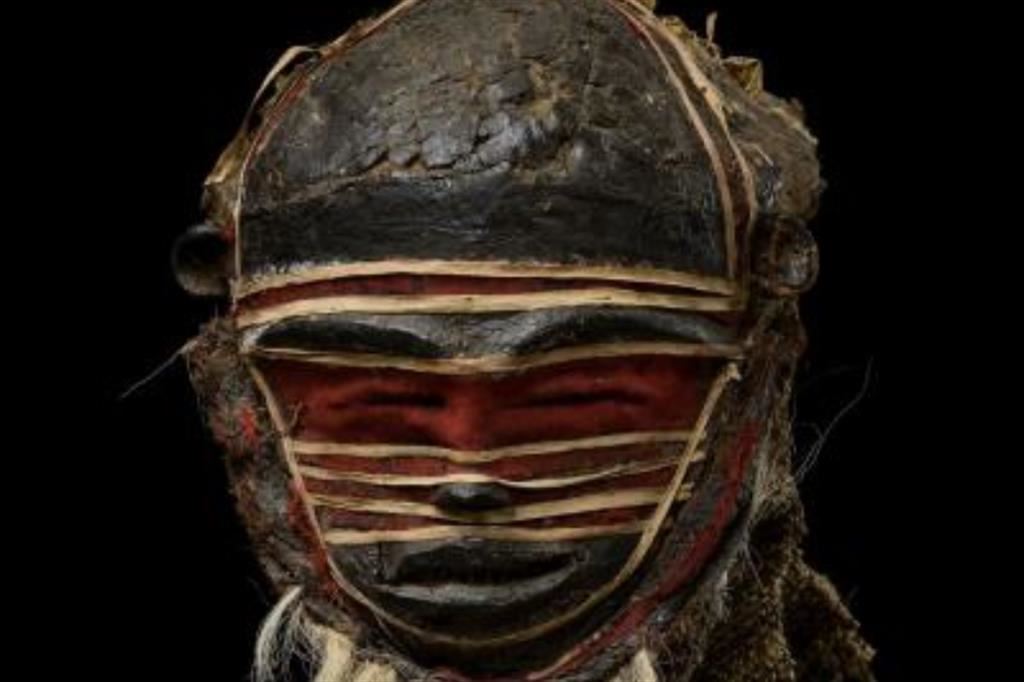 Una maschera della cultura Chokwe (Congo contenuto nella sezione “Persona. Masks of Africa” dell’Africa Museum di Bruxelles