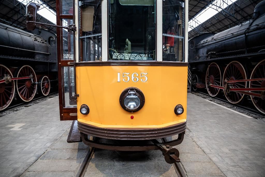 L'iconico tram Carrelli 1928 in mostra al Padiglione ferroviario del Museo Nazionale Scienza e Tecnologia di Milano