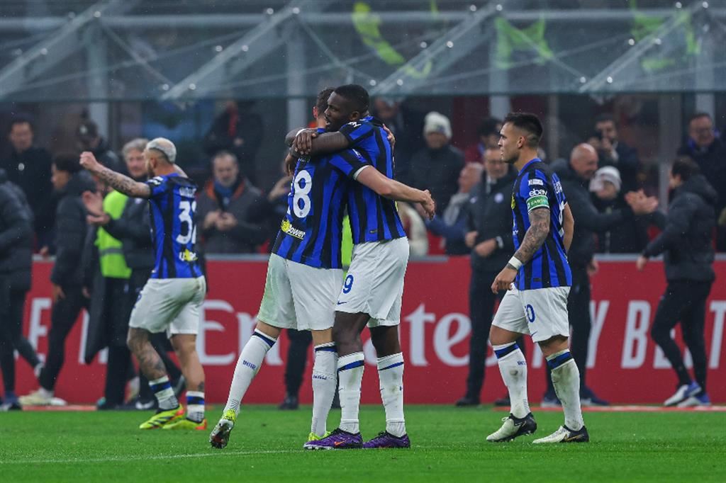 L'esultanza dei giocatori dell'Inter a fine partita