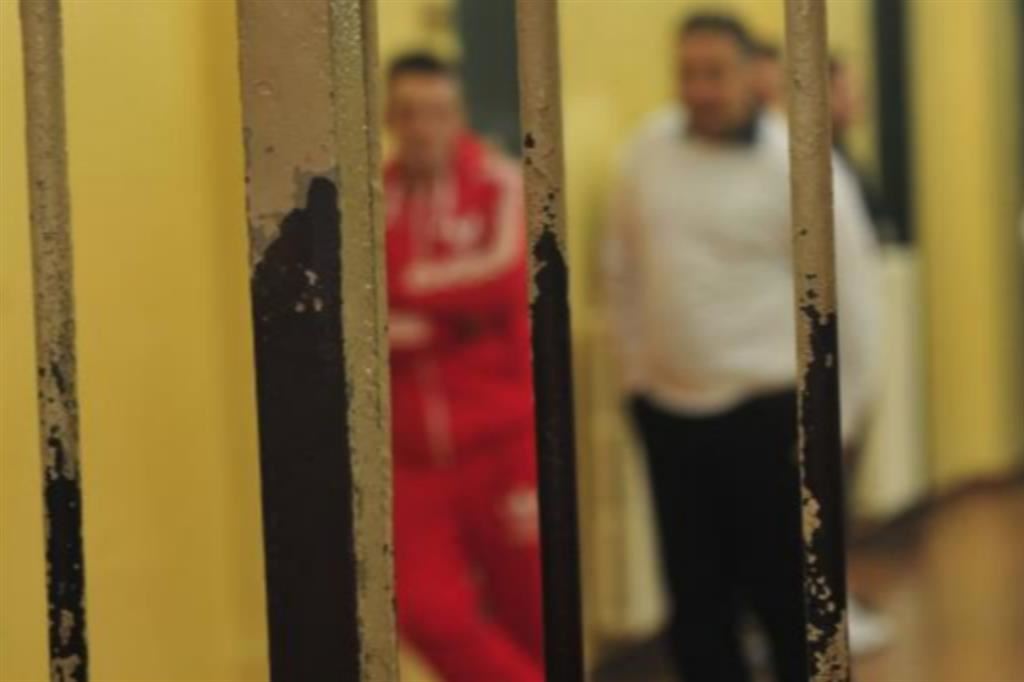 Un gruppo di detenuti nel carcere San Vittore di Milano