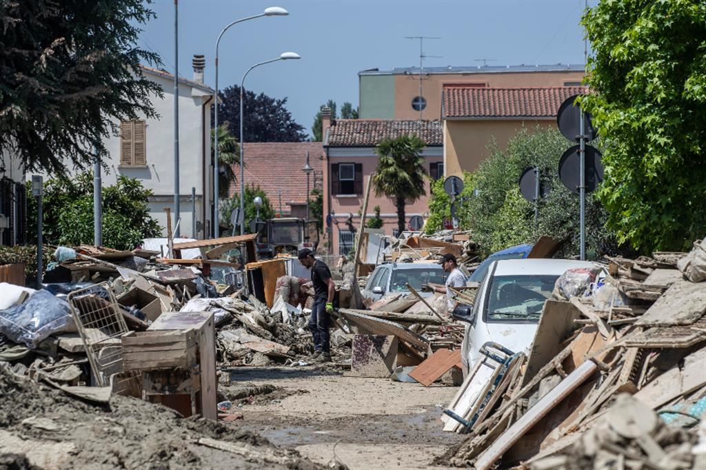 Maggio 2023: detriti in strada a Sant'Agata sul Salterno dopo l'alluvione