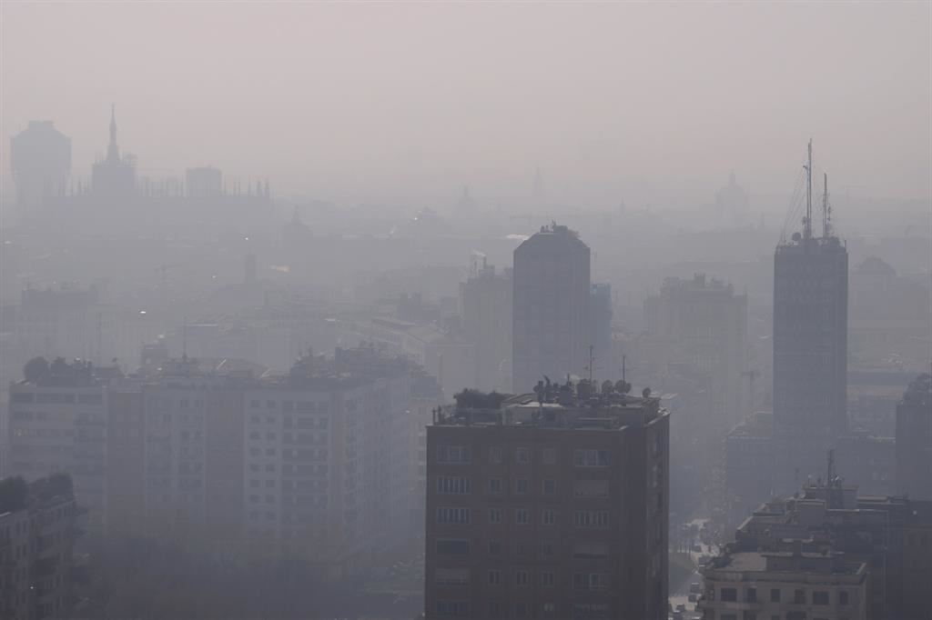 Lo smog sopra Milano lo scorso 20 febbraio