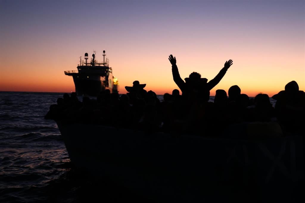 Il soccorso nel Mediterraneo centrale, nei giorni scorsi, della nave ong Geo Barents di Medici senza frontiere