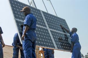 «Priorità alle rinnovabili», la campagna per un'Africa green