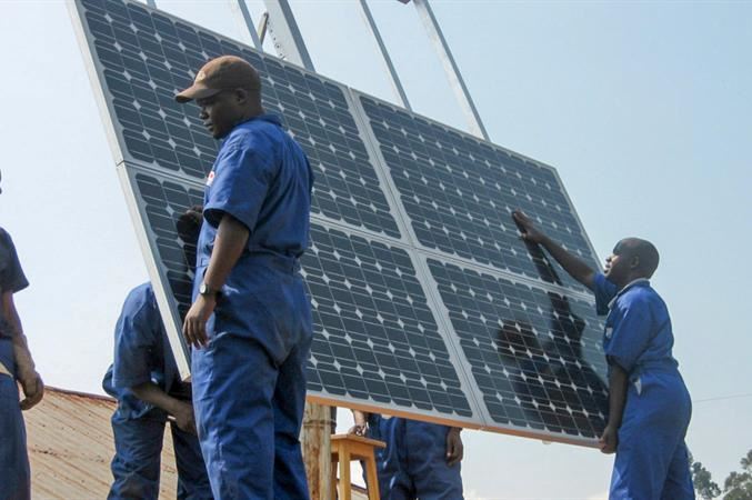 «Priorità alle rinnovabili», la campagna per un'Africa green