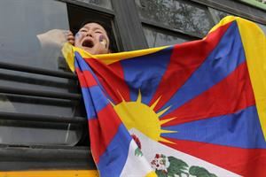 «Costretti ad abbandonare i villaggi, così si uccide la cultura tibetana»