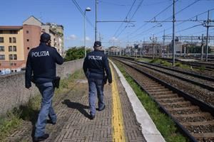 A Milano una nuova aggressione alla polizia, l'agente spara per difendersi