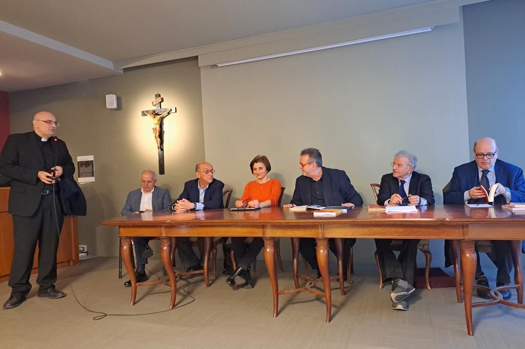 L'incontro sul pensiero di Aldo Moro nel salone della Chiesa di santa Chiara a Roma
