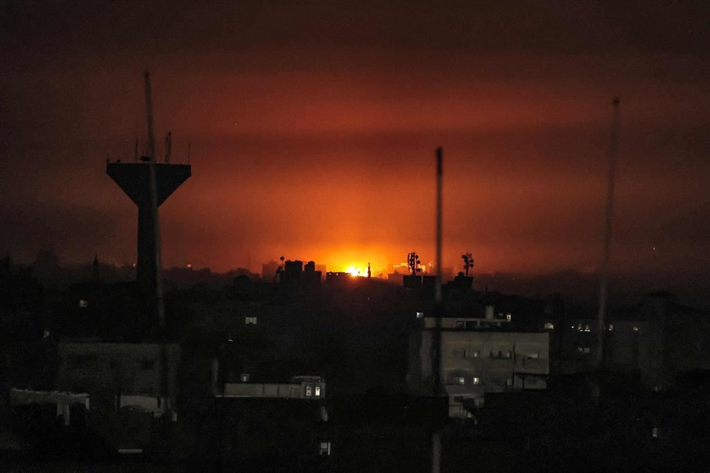 I raid israeliani nella Striscia di Gaza, la notte scorsa