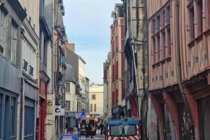 Cerca di dar fuoco alla sinagoga di Rouen, ucciso dalla polizia