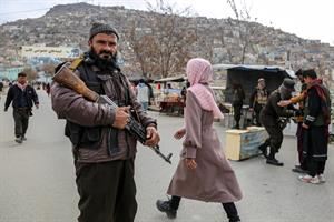 I taleban alzano il tiro: «Fustigazioni in pubblico delle adultere»