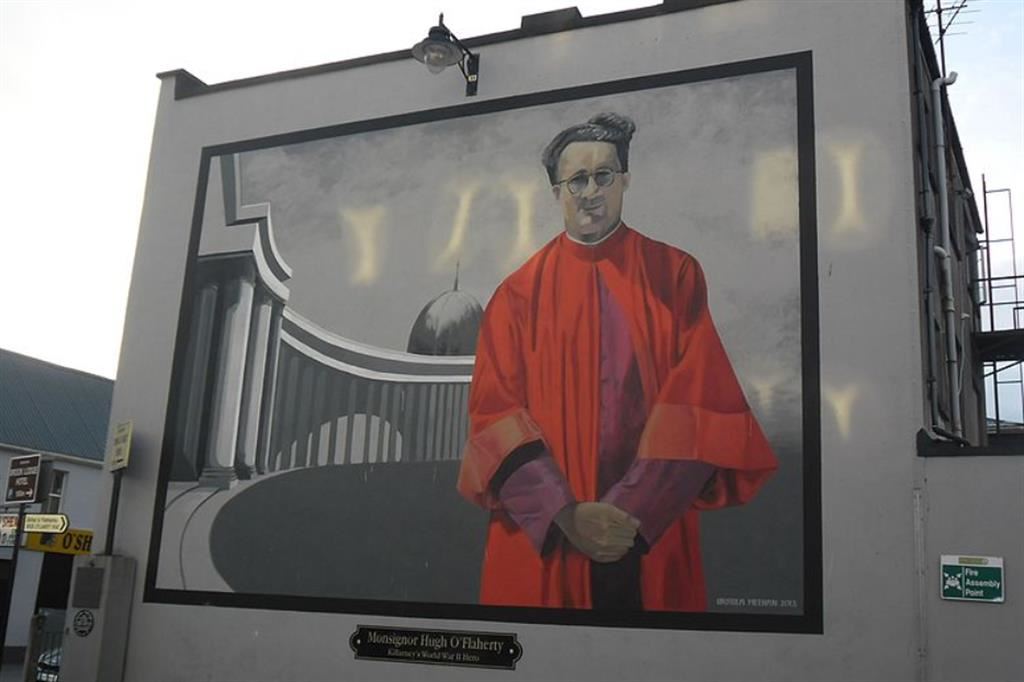 Un murale dedicato a monsignor Hugh O'Flaherty a Killarney, in Irlanda