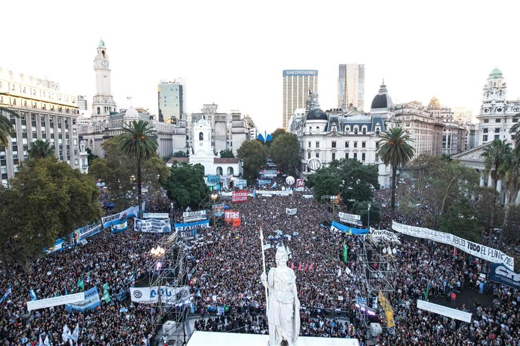La manifestazione a Buenos Aires contro i tagli all'università pubblica