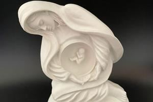 La donna custode della vita: un’icona e un rosario per famiglie, parrocchie e Cav