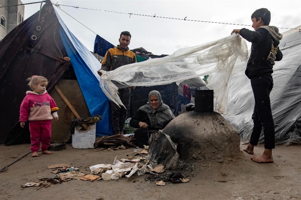 Vita quotidiana degli sfollati a Rafah