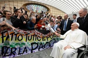 Il Papa: basta investire nelle armi, è terribile guadagnare dalla morte